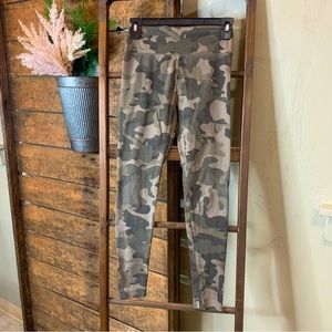 Wild Fable XS camo leggings